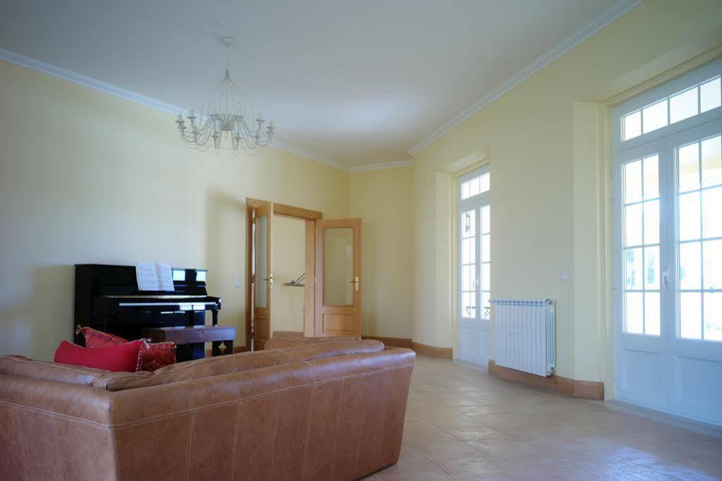 กาซา เปดรา โนเบร Bed & Breakfast Nadadouro ภายนอก รูปภาพ
